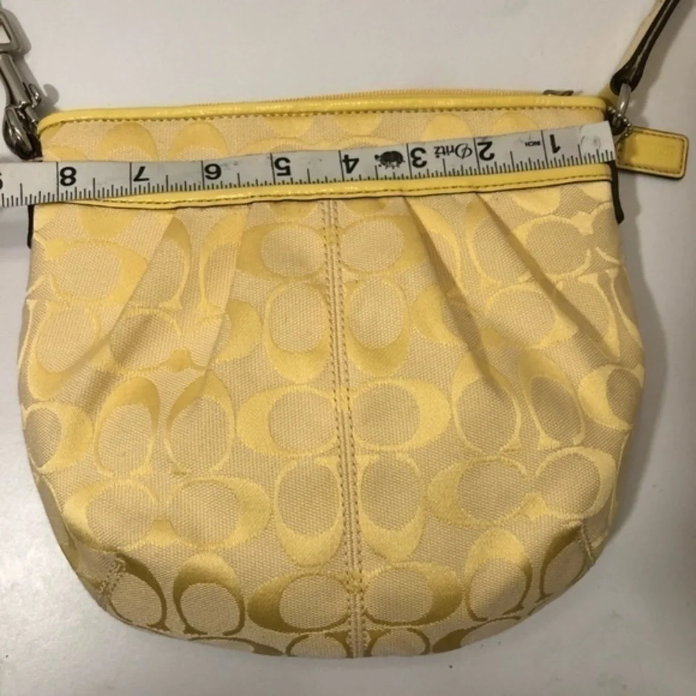 Coach vintage y2k signature yellow crossbody swingpack bag